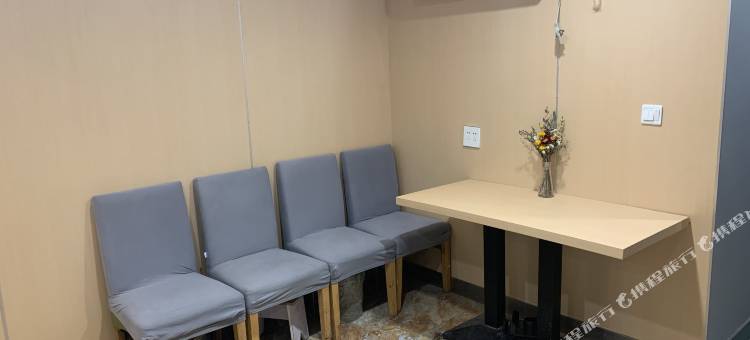 亿客轻居酒店(上海市胸科医院虹桥路地铁站店)图片