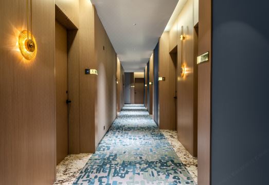 Canary HotelHotel Overview