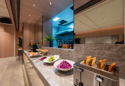 Super 8 International Hotel Jiayuguan Hotel Overview