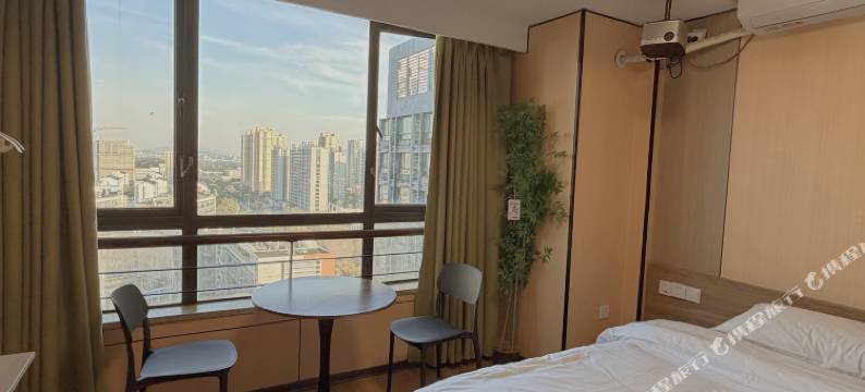 伊甸园城市民宿(宁波大学步行街店)图片