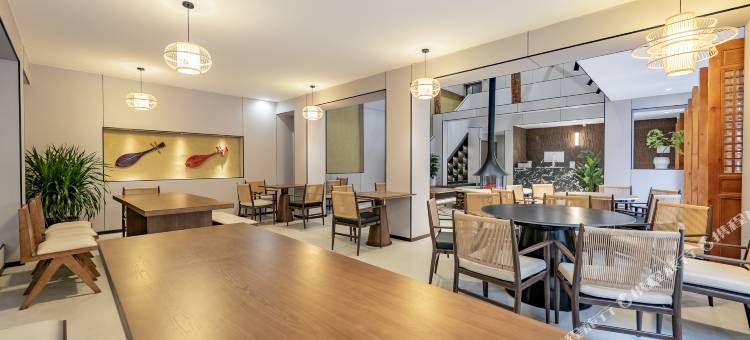 与子归·悦山民宿(九寨沟县城店)图片