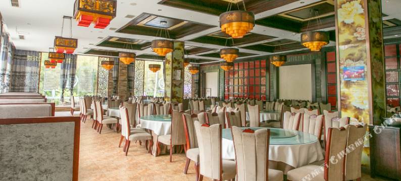 海螺沟木林森村温泉酒店图片