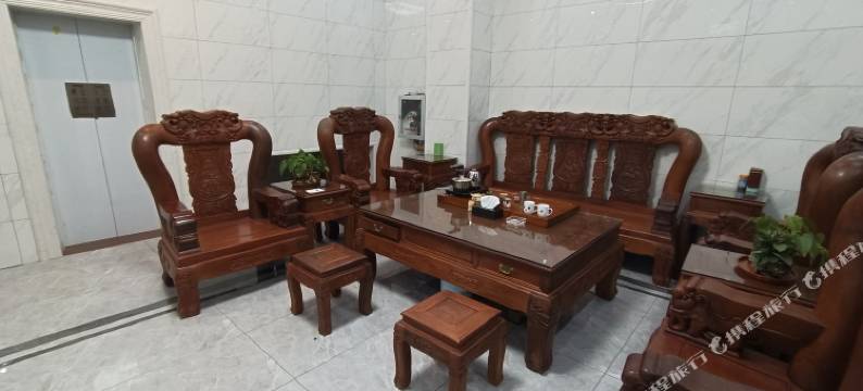 东兴易安客栈(万尾金滩店)图片