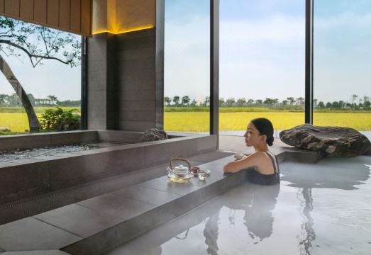 Mu Spring Resort Hotel Overview