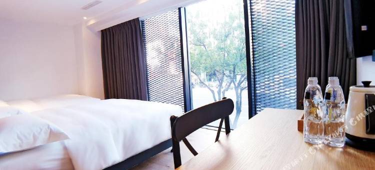 河堤漫旅-高雄站前館图片