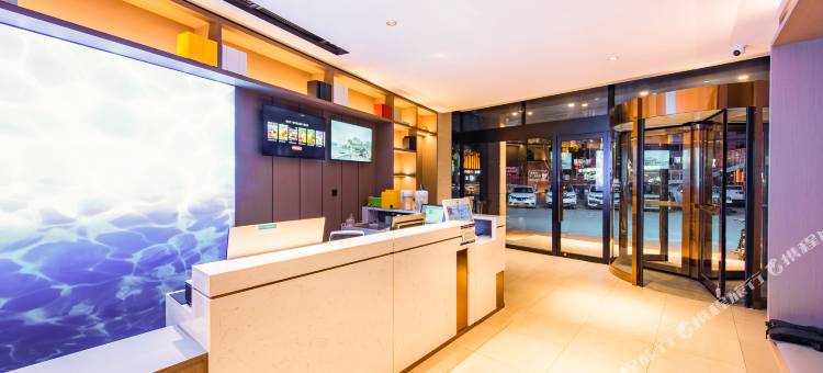 灰鲸智能酒店(保定西大街火车站店)图片