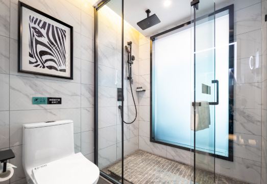 Xana Hotelle Hotel (Haicheng Railway Station Binhe Xi Road) Hotel Overview