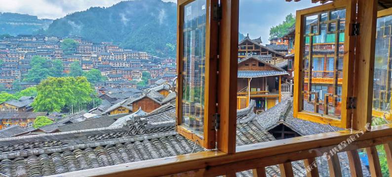 西江千户苗寨暖遇·山居民宿(东引观景台店)图片
