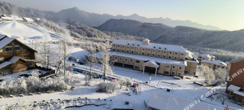 西岭雪山阳光假日酒店图片
