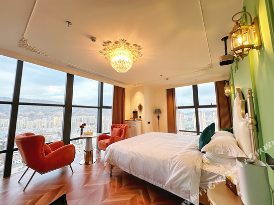 西宁万迪酒店(新千国际广场高铁站店)