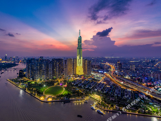 东方巴黎地标81塔公寓酒店