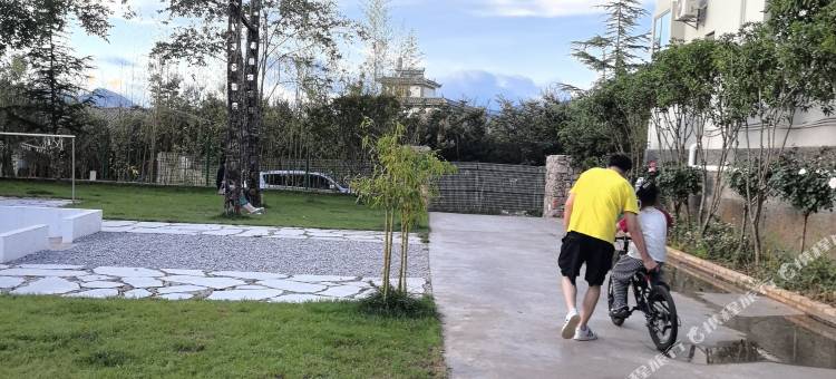 丽江小石驿民宿(三义国际机场店)图片