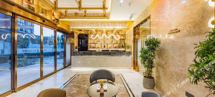 艺龙安云酒店(上海青浦重固新世纪商业广场店)图片