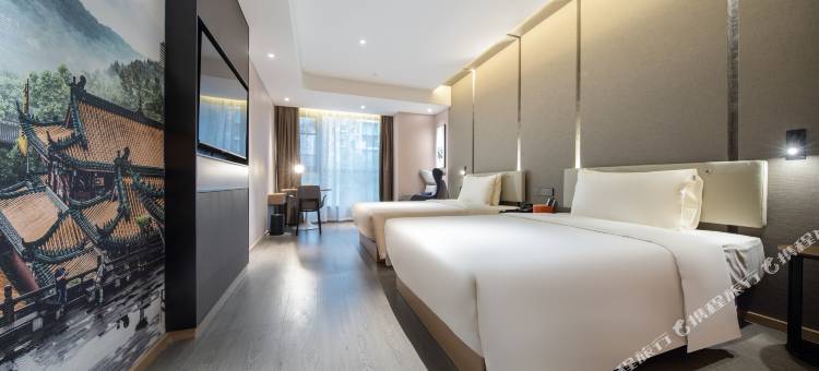 重庆江北机场回兴轻轨站亚朵酒店图片