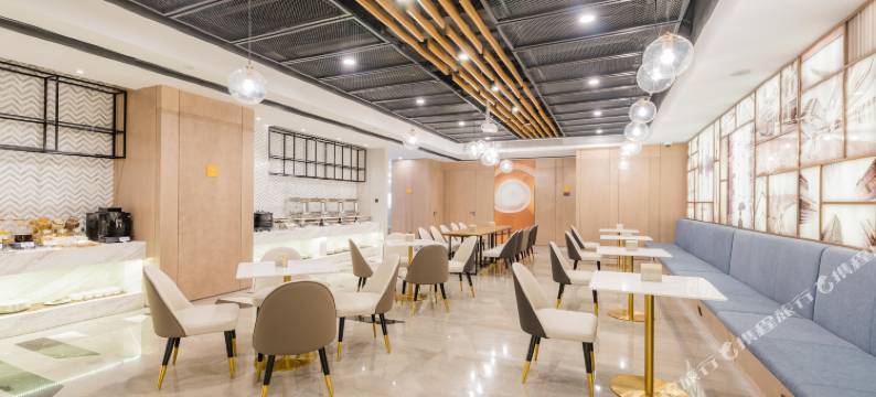 上海虹桥机场韩国街亚朵酒店图片