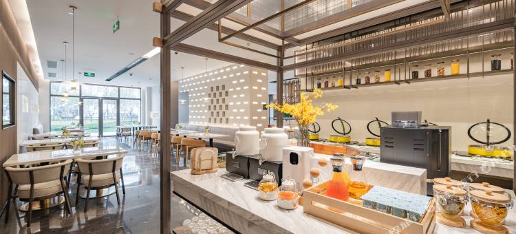 上海新国际博览中心杨高南路地铁站亚朵酒店图片