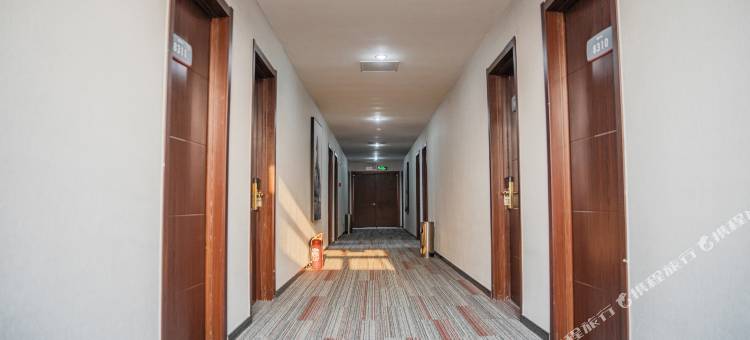 美华达·宠悦酒店(西海岸汽车总站凤凰山路地铁站店)图片