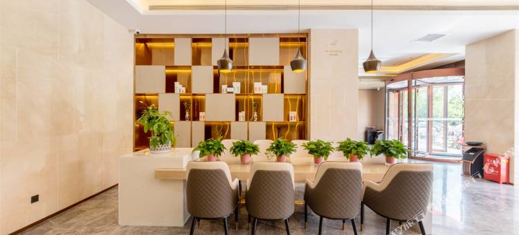 麗枫酒店(巴彦淖尔市政府四季花城店)图片