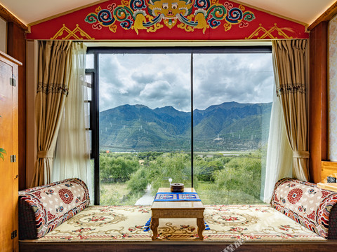 花筑·则拉岗宗精品客栈(林芝米林机场店)