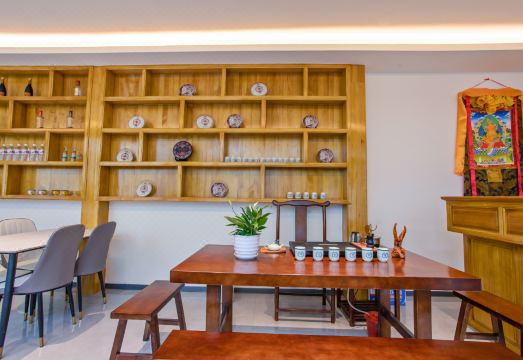 Shangri-La Banxia Time Homestay (Dukezong Ancient City Branch) Hotel Overview