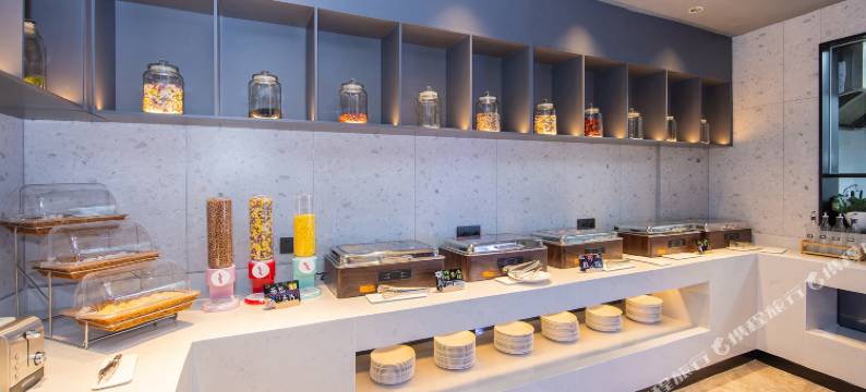 瑞贝庭Suisse Place国际酒店(芜湖八佰伴步行街店)图片