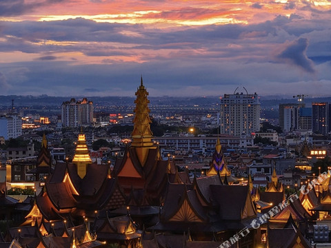 春日里·七朵丨生活美学设计师丨度假民宿酒店(芒市傣族古镇店)