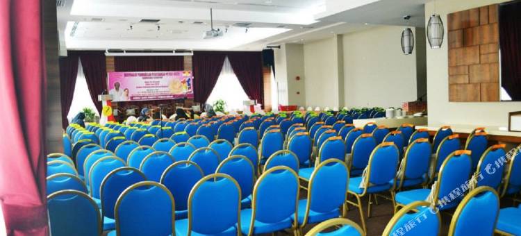 而连突达鲁尔马克穆尔酒店(Hotel DarulMakmur Jerantut)图片