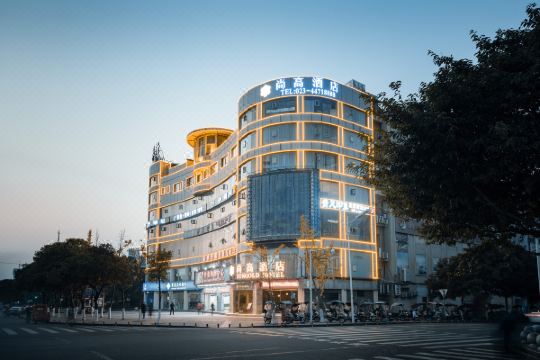 选择房间装修:2020尚高酒店位于潼南区江北新城核心区域,毗邻人民政府