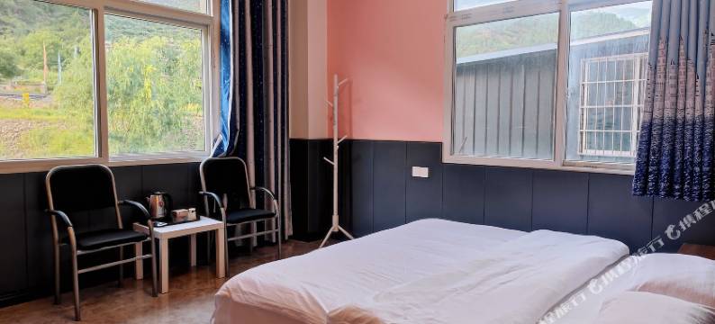 雅江途乐假日酒店图片