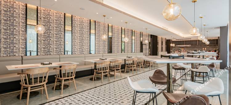 白玉兰酒店(西安霸城门地铁站明光路旗舰店)图片