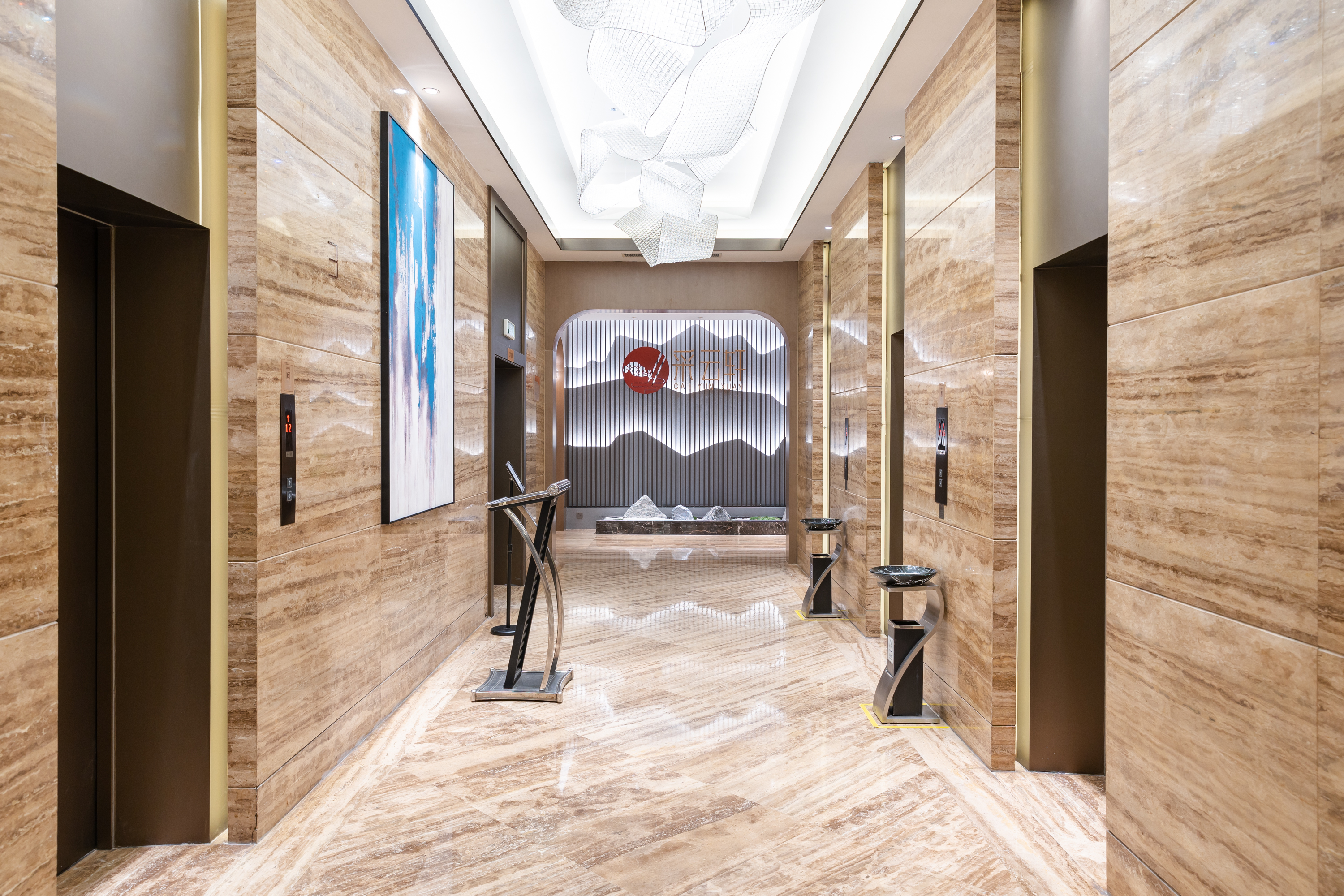 Vanwarm Hotel Over view