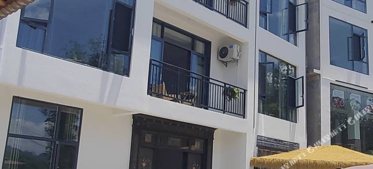 鹤峰山语小筑民宿(屏山峡谷景区店)图片