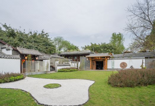 Yishu Hotel Hotel Overview