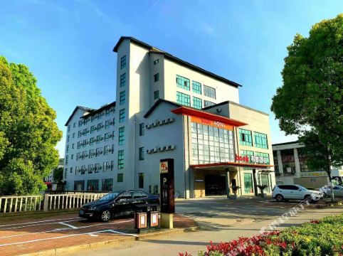 布客酒店 5.0分(21条点评) 215起距离4公里立即预订