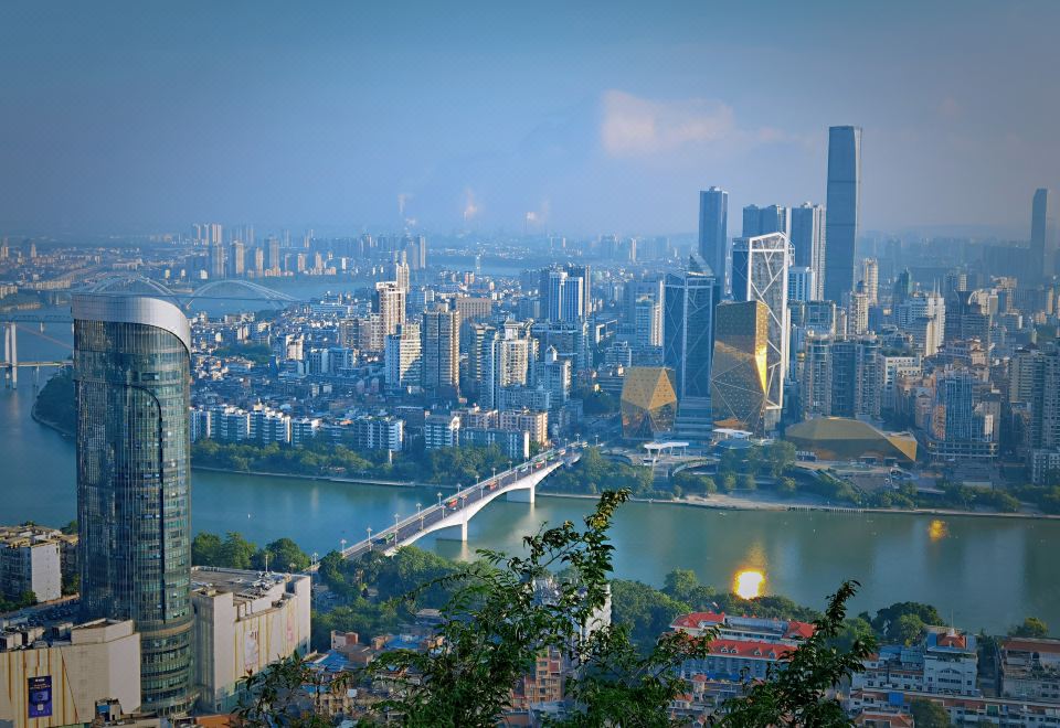 怡程酒店(柳州银泰城店)外景图