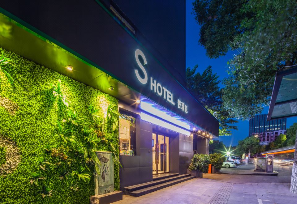 SuperiseHotel Hotel Overview
