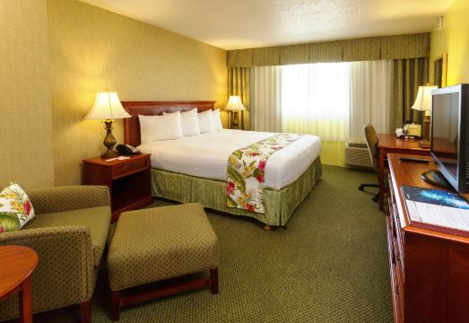 Ramada Plaza by Wyndham Waikiki Hotel Overview