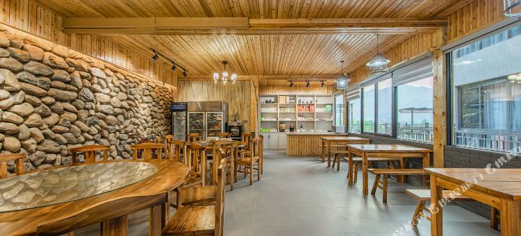 林间山舍·夏日亲子星空泳池天幕露营主体山野观景隐宿图片