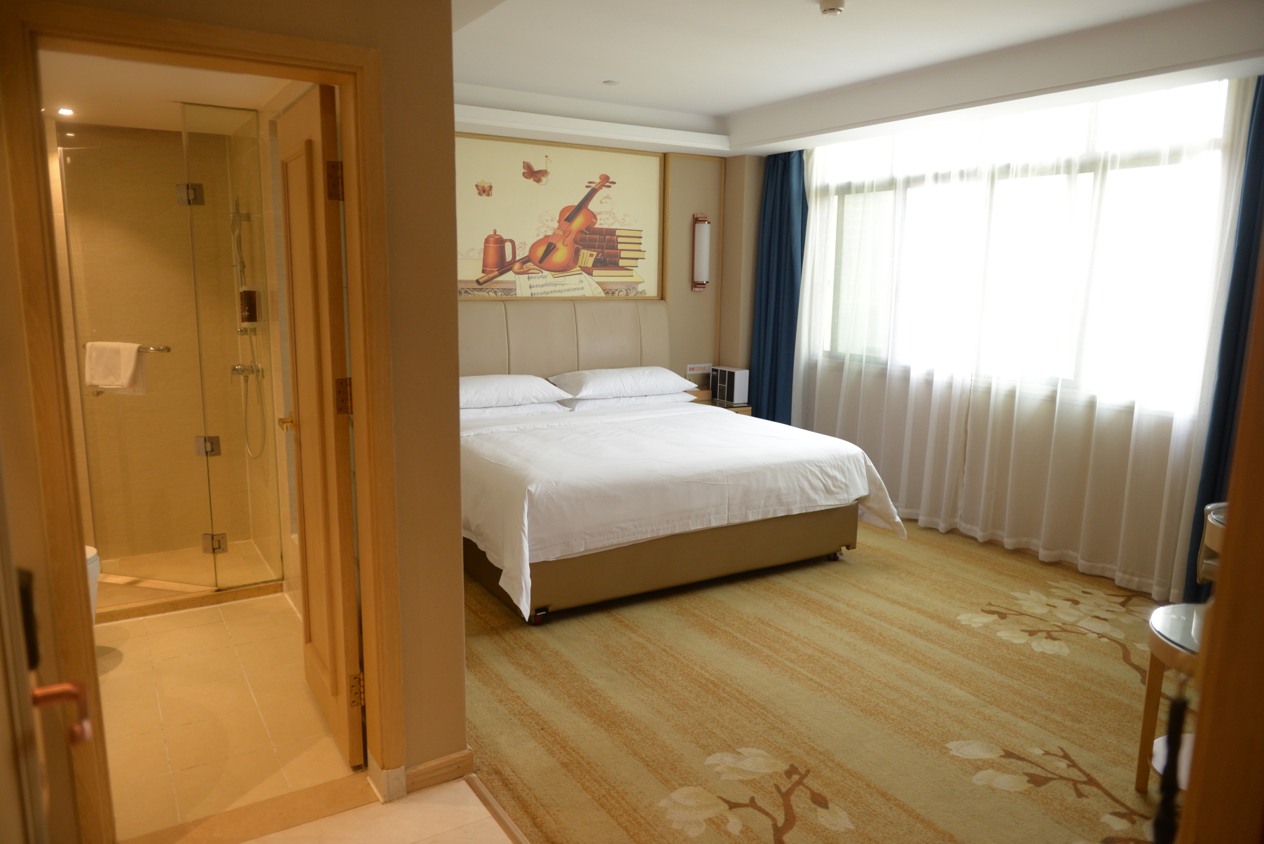 Vienna Hotel (Qiyang High-speed Railway Station) Hotel Overview