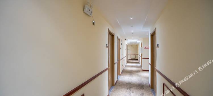 怡莱酒店(抚顺北站中心医院店)图片