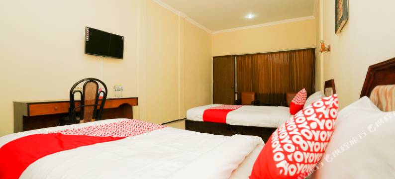 O坦皮亚托酒店(RedDoorz at Hotel Tampiarto Probolinggo Jawa Timur)图片