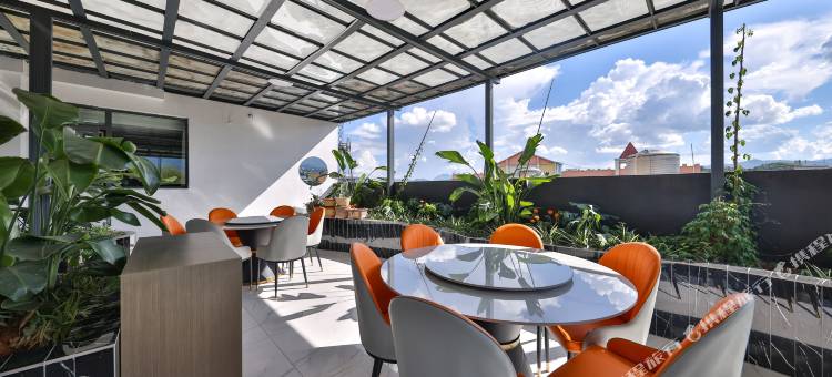 耿马晴天酒店(勐相湿地公园泼水广场店)图片