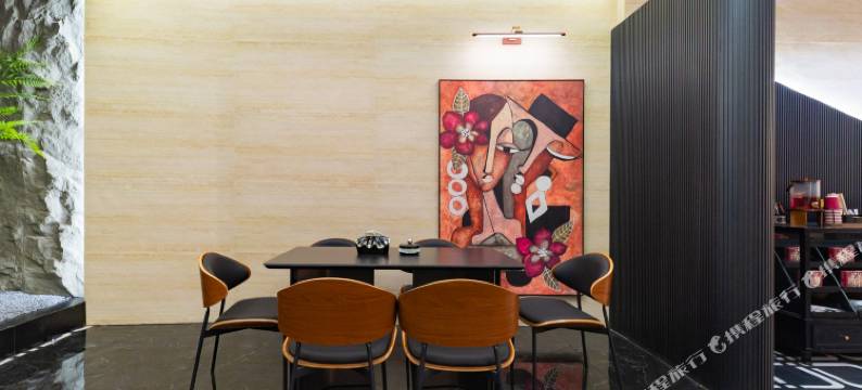 沐光逸居•SUN KISSED EASED•墨韵雅奢设计师酒店(汕头高铁站店)图片