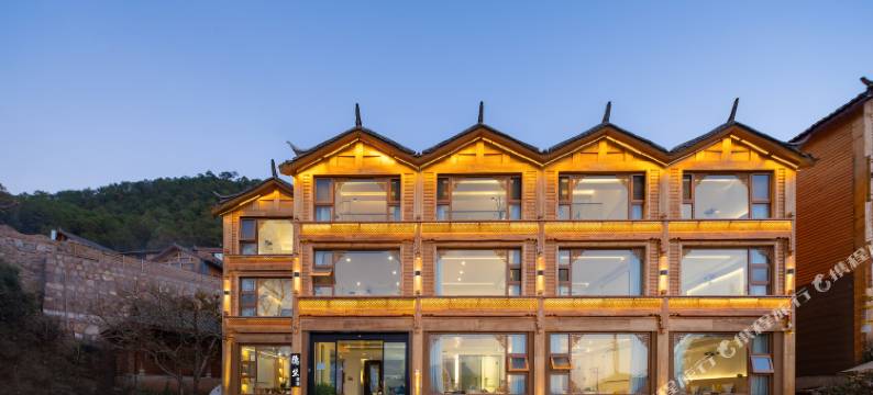 泸沽湖隐竺湖景美宿图片