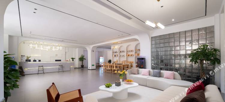 西双版纳美呈酒店(告庄星光夜市店)图片