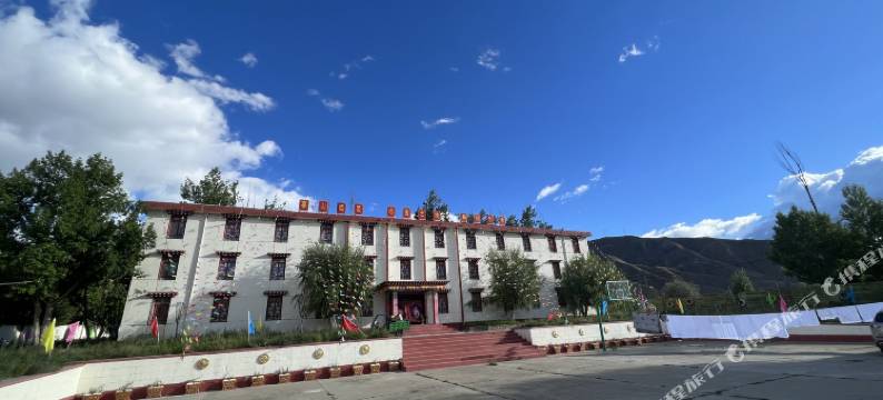 羊湖蕃圣度假山庄图片