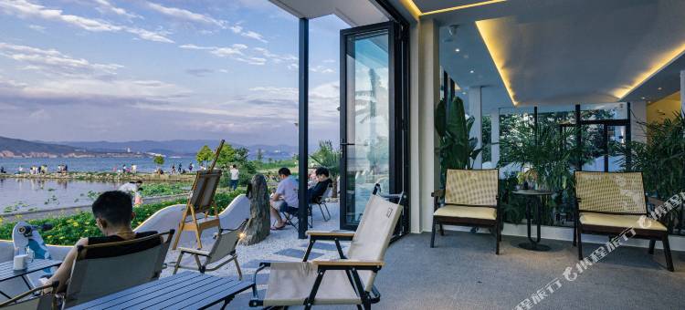 屿月·Sea View一线海景日出·轻奢度假美宿(大理才村码头店)图片