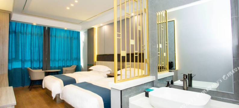 依山新境酒店(七彩丹霞景区店)图片