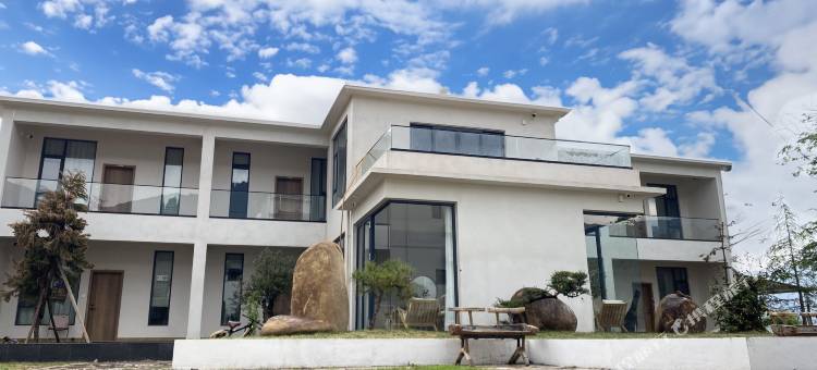 丽江小石驿民宿(三义国际机场店)图片