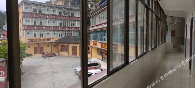香格里拉虎跳峡祥龙酒店图片